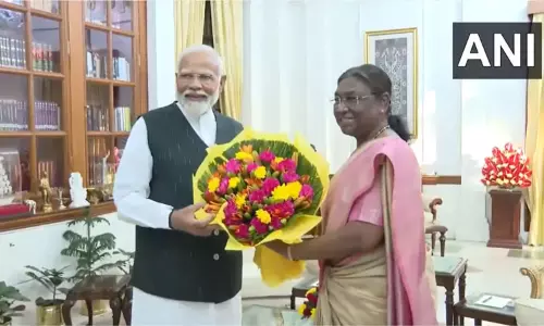 Modi claimed to form the government. Draupadi Murmu made a formal invitation.ஆட்சிமைக்க உரிமைக்கோரிய மோடி. முறையான அழைப்பை விடுத்த திரௌபதி முர்மு.ආණ්ඩුවක් පිහිටුවන ලෙස නරේන්ද්‍ර මෝදි ජනපතිගෙන් ඉල්ලීමක් කරයි