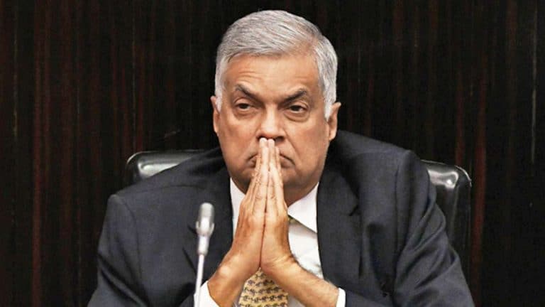 Is Ranil a politician or a leader?ரணில் அரசியல்வாதியா, தலைவரா?රනිල් දේශපාලකයෙක්ද නායකයෙක්ද?