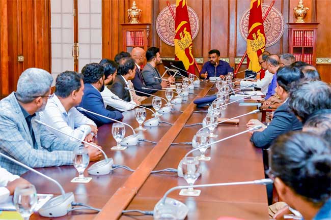 උතුර දකුණ යා කළහැකි සංස්කෘතික පාලම ගොඩනැගිය හැක්කේ කලාකරුවන්ටයි – ජනපති